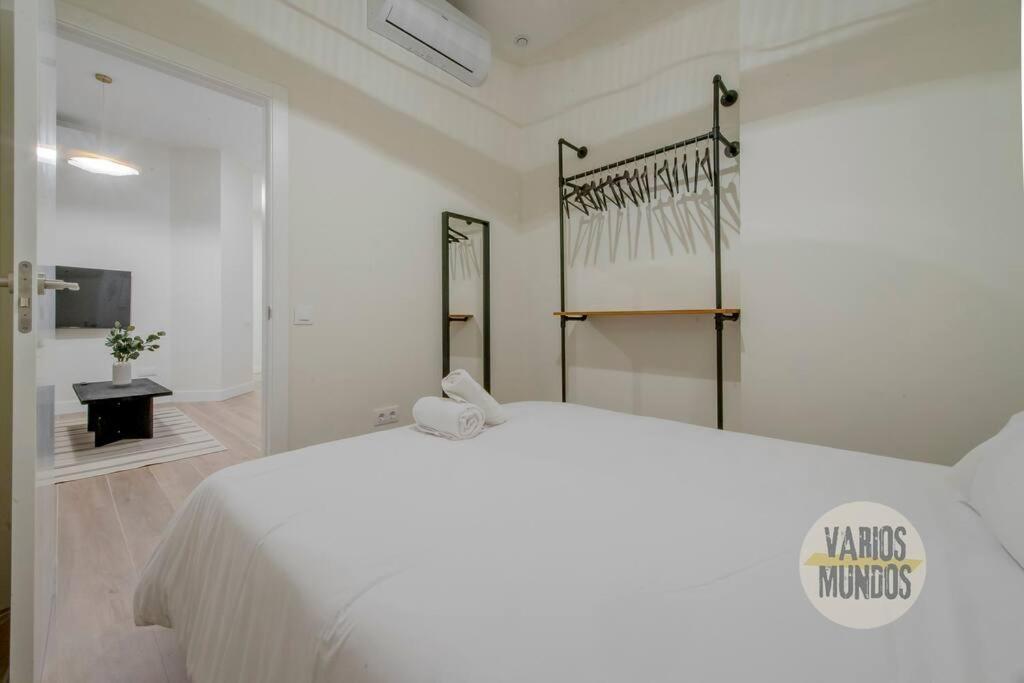 Cool Y Centrico Apt 6Px En Plena Plaza Del Carmen E2 Madrid Buitenkant foto