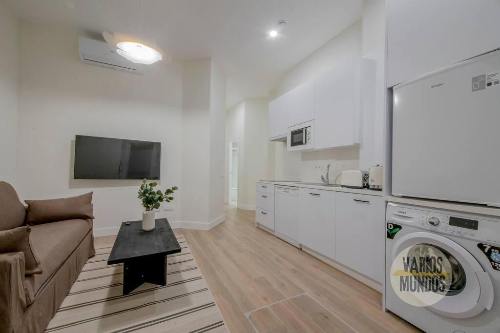 Cool Y Centrico Apt 6Px En Plena Plaza Del Carmen E2 Madrid Buitenkant foto