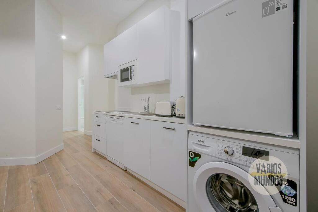 Cool Y Centrico Apt 6Px En Plena Plaza Del Carmen E2 Madrid Buitenkant foto