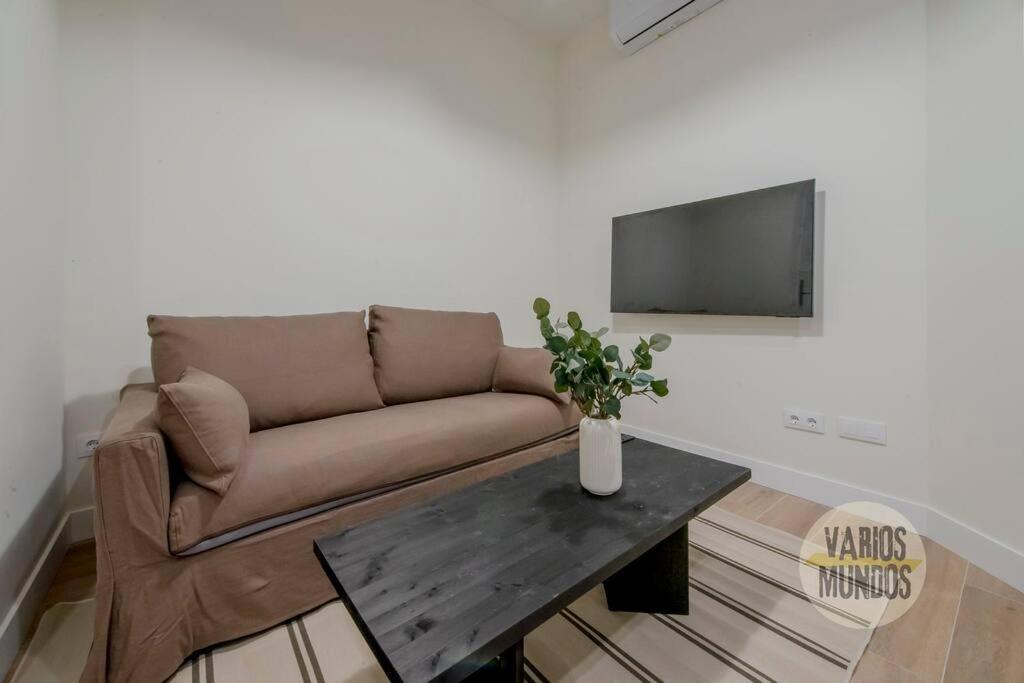 Cool Y Centrico Apt 6Px En Plena Plaza Del Carmen E2 Madrid Buitenkant foto