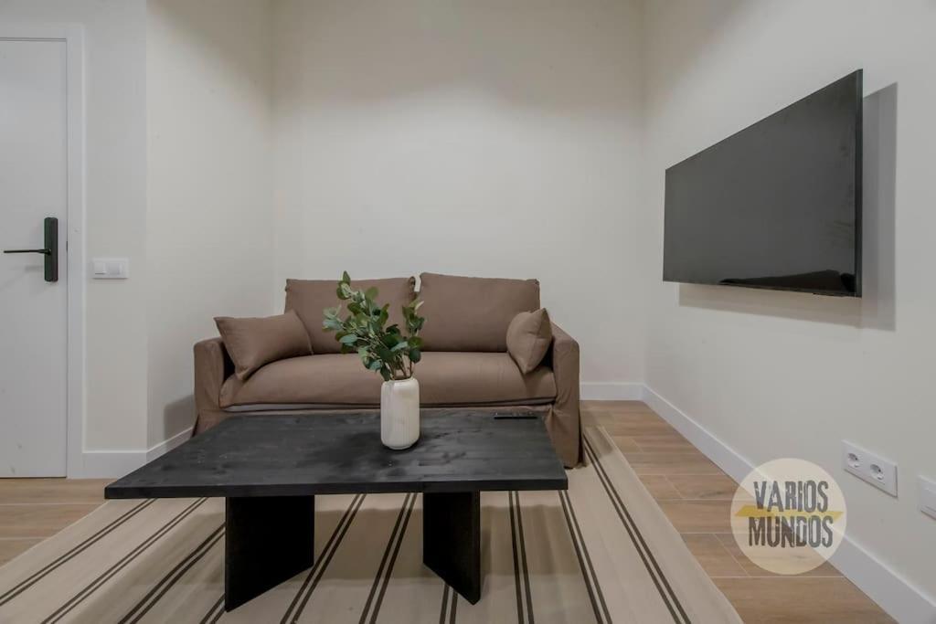 Cool Y Centrico Apt 6Px En Plena Plaza Del Carmen E2 Madrid Buitenkant foto