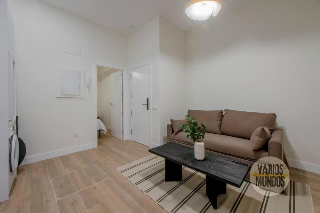 Cool Y Centrico Apt 6Px En Plena Plaza Del Carmen E2 Madrid Buitenkant foto
